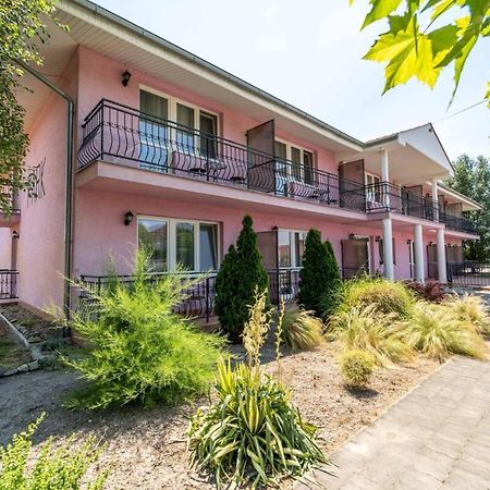 Apartmany Karmon Park Velky Meder Luaran gambar