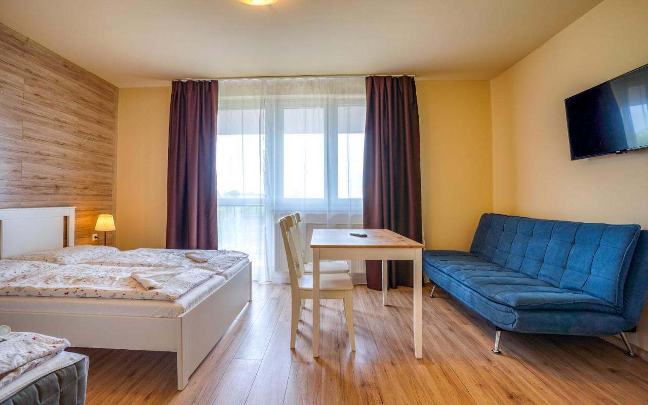 Apartmany Karmon Park Velky Meder Luaran gambar