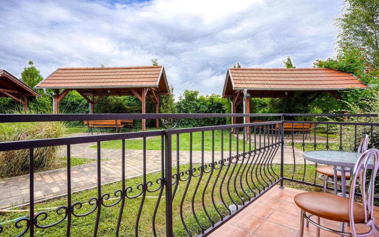 Apartmany Karmon Park Velky Meder Luaran gambar