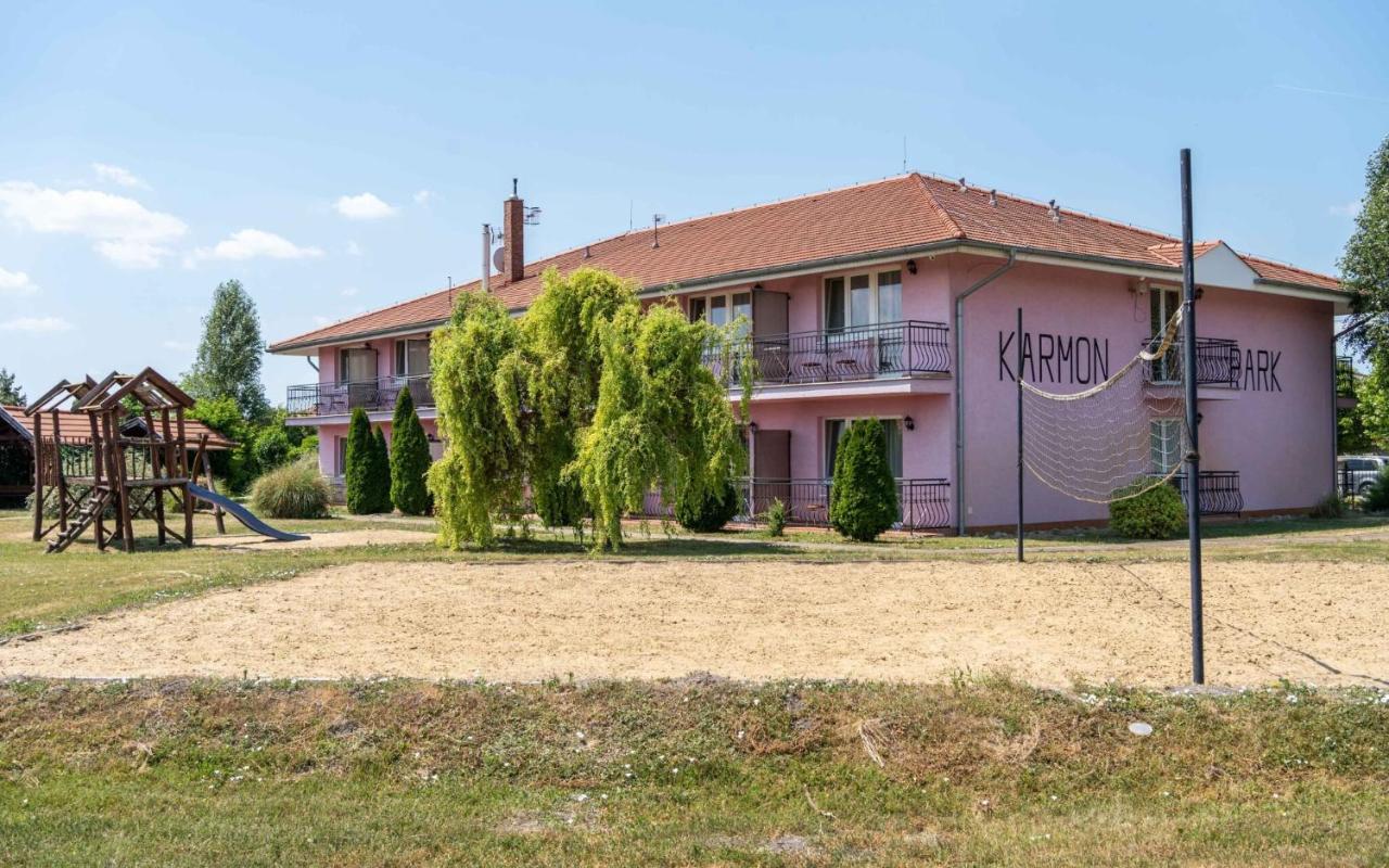 Apartmany Karmon Park Velky Meder Luaran gambar
