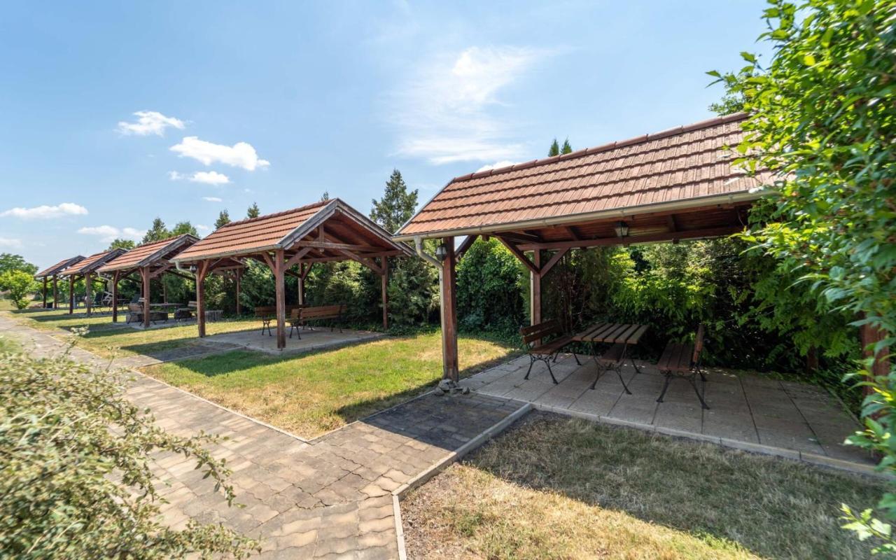 Apartmany Karmon Park Velky Meder Luaran gambar