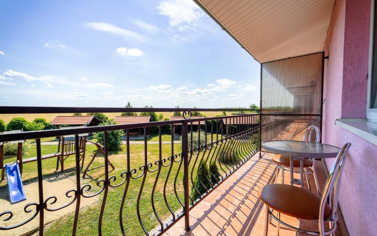 Apartmany Karmon Park Velky Meder Luaran gambar