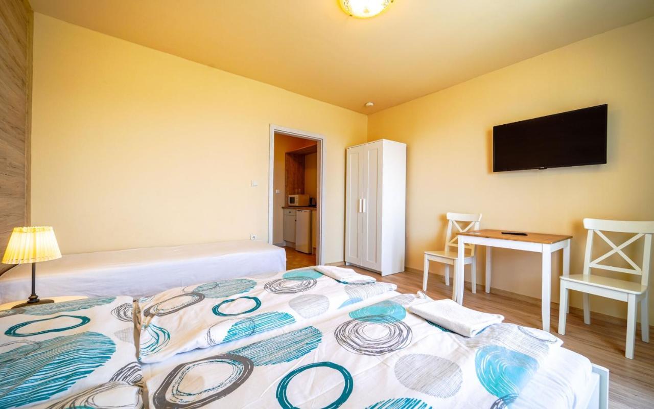 Apartmany Karmon Park Velky Meder Luaran gambar